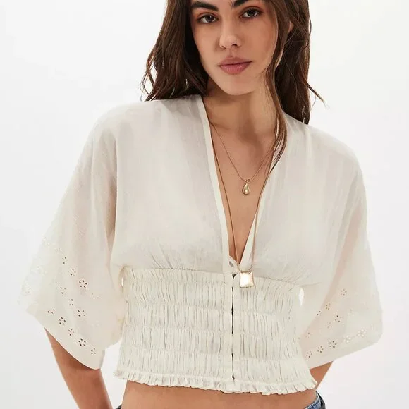 Ester Blouse - Picture 1 of 8